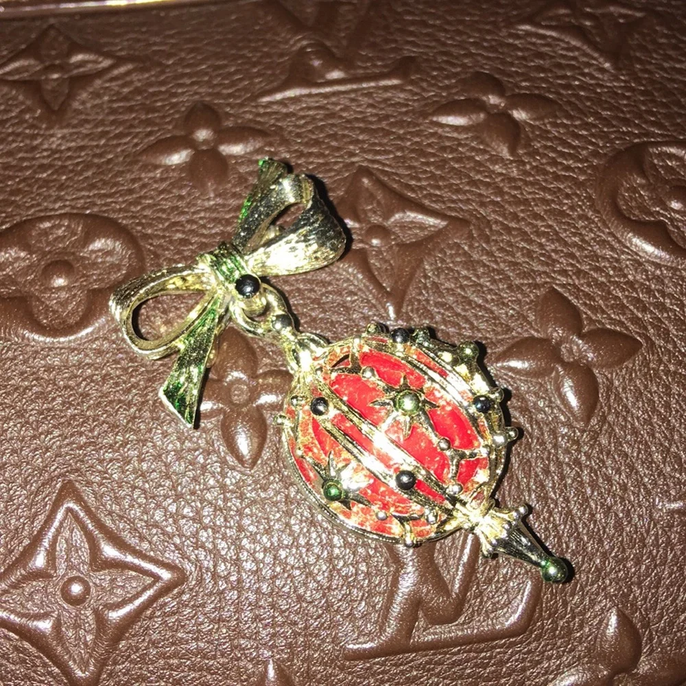 Vingage Corel Bell Bow   brooch